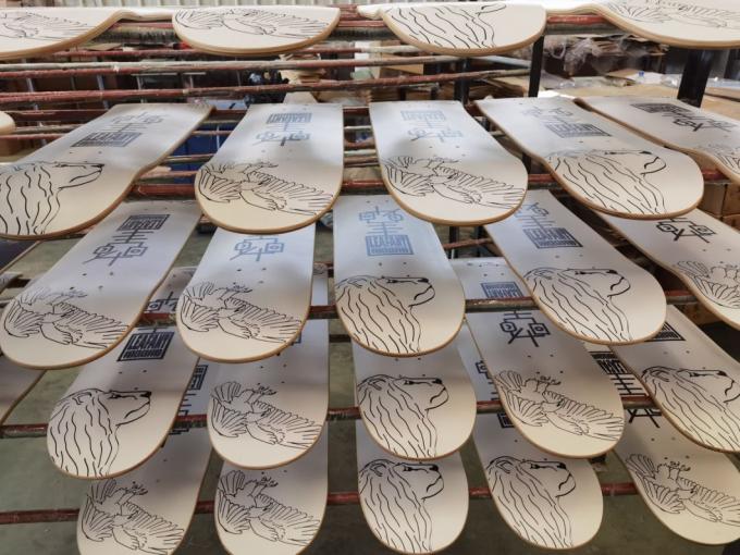 2024 New Style Blank 7 camadas Maple Côncavo Double Kick Skateboard Padrão 10